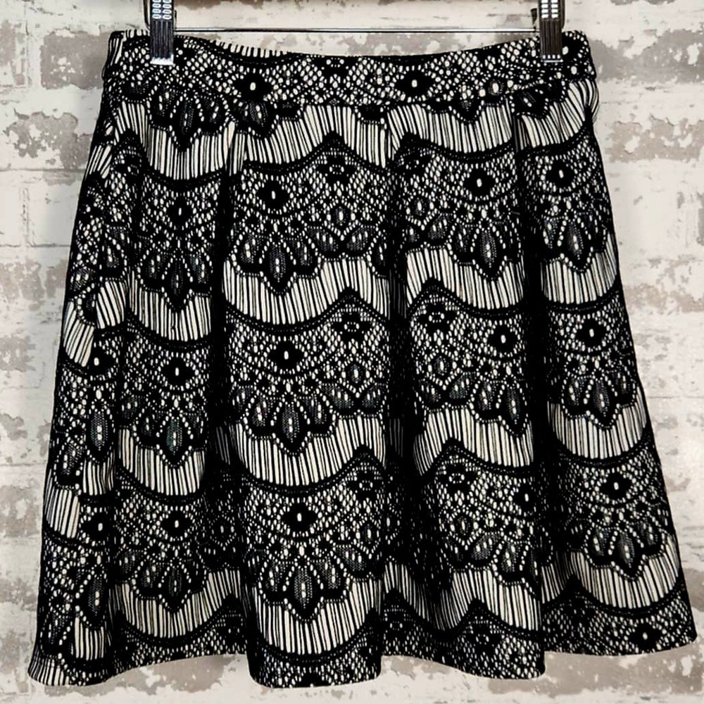 Guess‎ Los Angeles Skirt Medium Black White Patterned Mini Skater Dark Fairy
